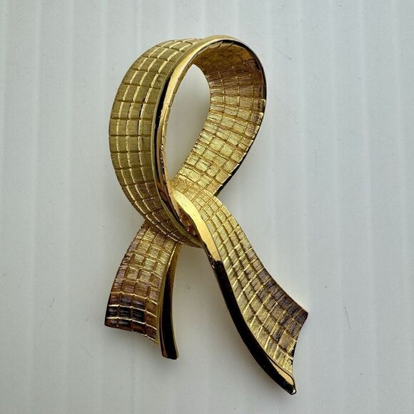 Vintage Ribbon Scarf Textured Bow Brooch Pin Gold Tone Textured - Picture 7 of 7